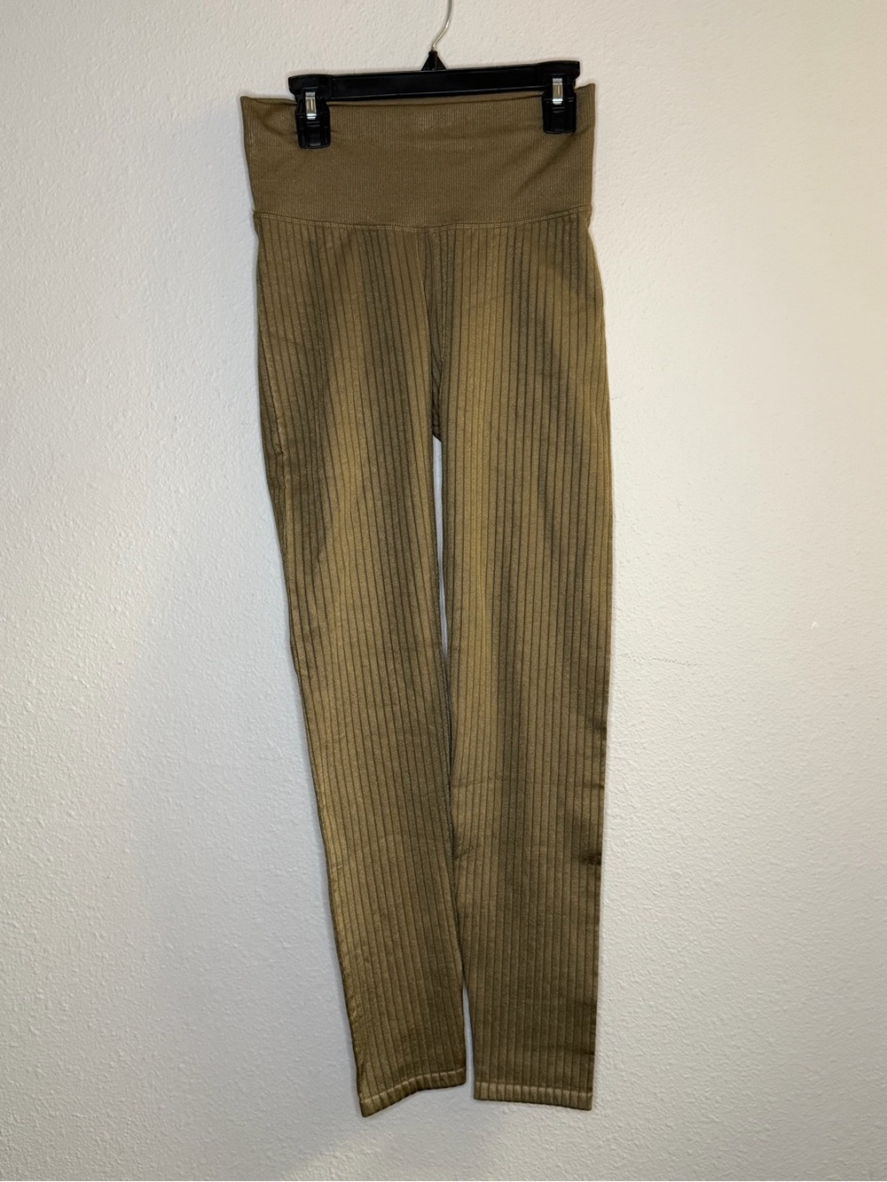 Good American Women’s Seamless Ribbed Core Power Legging Fog Dark Olive 1/2